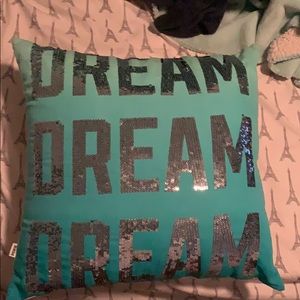 RARE/VINTAGE VS PINK Throw pillow
